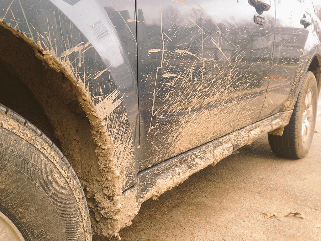 RukavinaBidwell's tweet photo. The guys at #finishlinewash #paducah taking care of me today after a little LBL mud. #cleanfastfun http://t.co/tYmtRYykYP