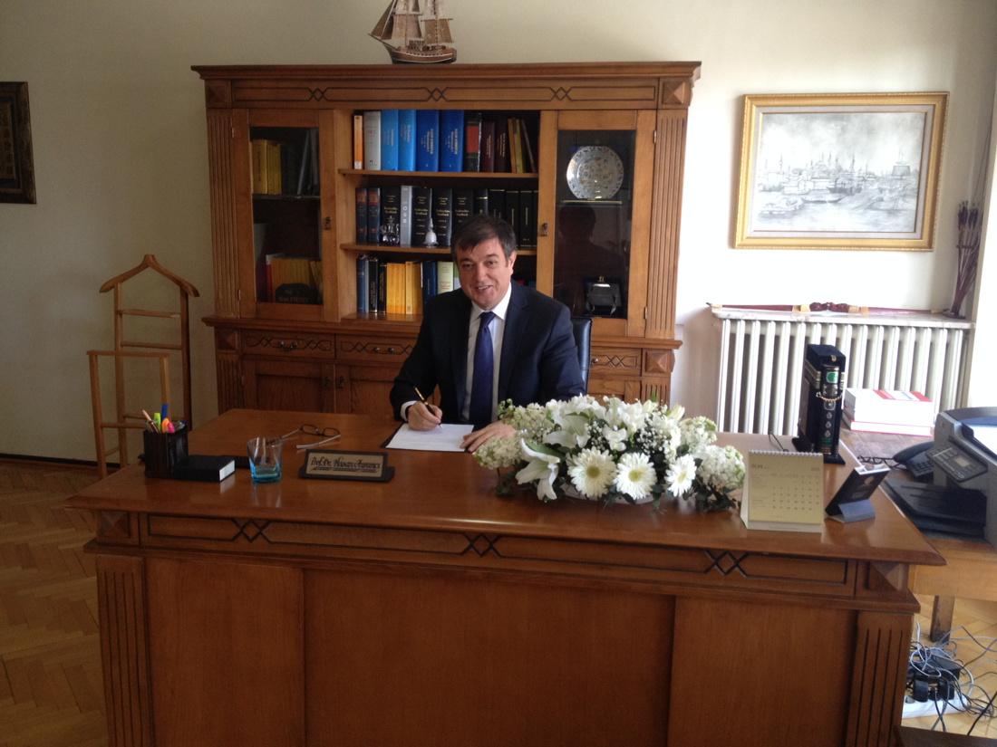 Beyaz TV de yarın sabah 7:00'da Uyan Türkiyem'de son gündemleri, yeni bir Anayasa ile Başkanlık Sistemini konuşacağım