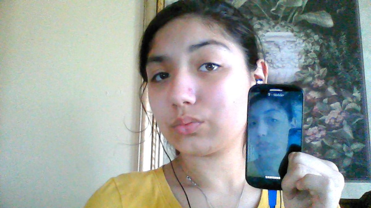 sofeybla's tweet image. me and my new phone