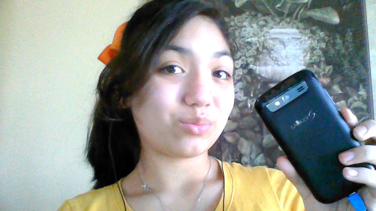 sofeybla's tweet image. me and my new phone