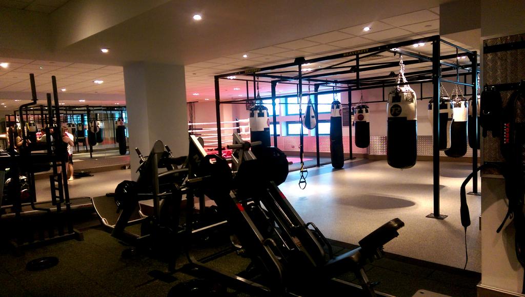 _fa81an's tweet photo. #SundayFunday #Gymtime followed by #visionsunday #DangerousDeclaration http://t.co/o9RqDH8nvz