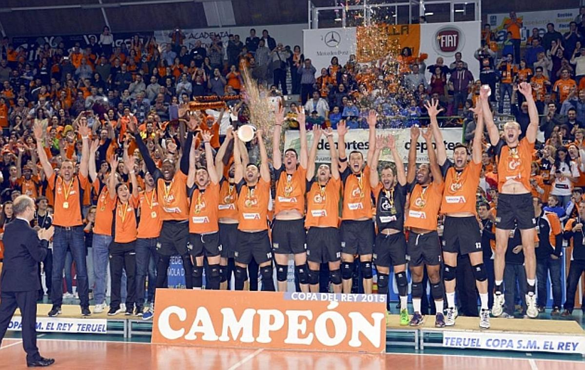 WofVOLLEY's tweet photo. SPANISH CUP M: @CVTeruel won trophy, fourth in history @RFEVB  #voleibol #volleyball http://t.co/f5ELnBOOAP http://t.co/8LRdYbr8Tg