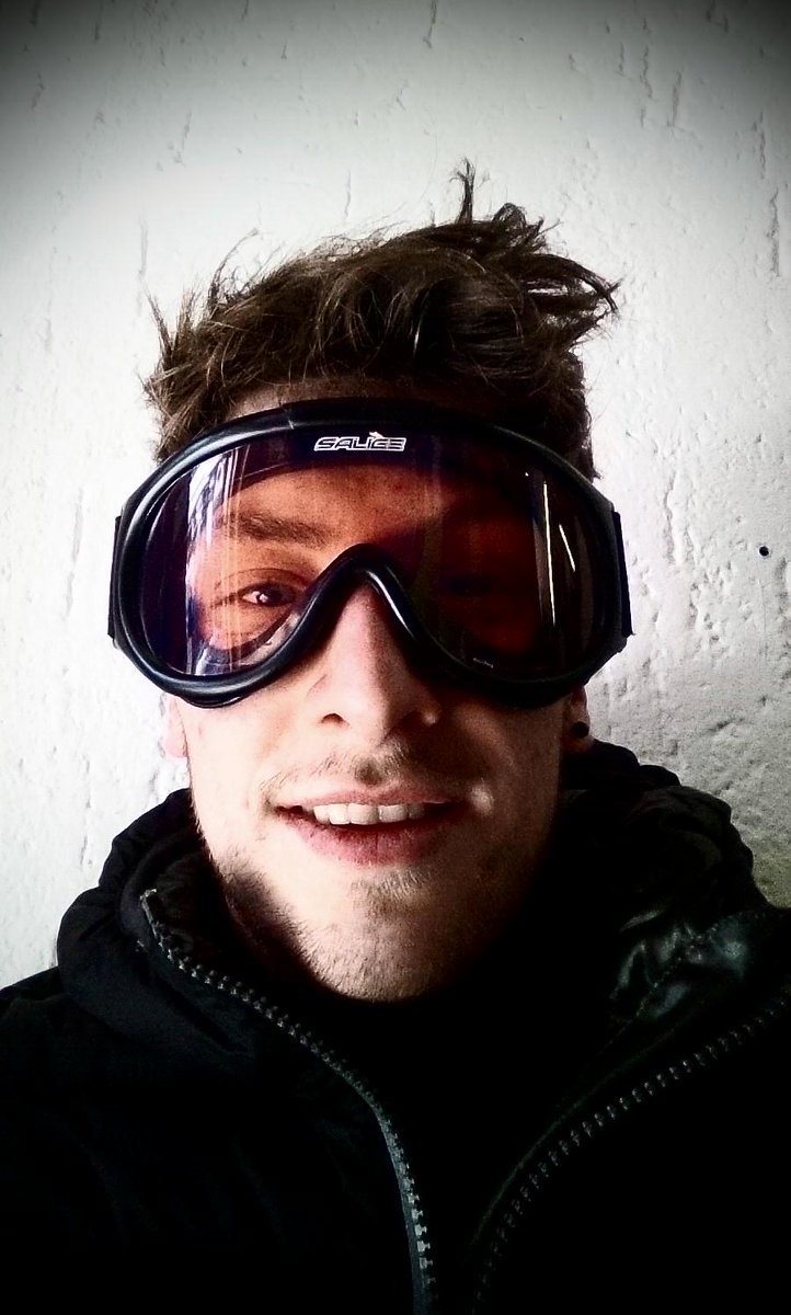 FraCardosi's tweet photo. Giornate da Rifare......
#SnowDay :d ;) :d http://t.co/zX887o9jZu