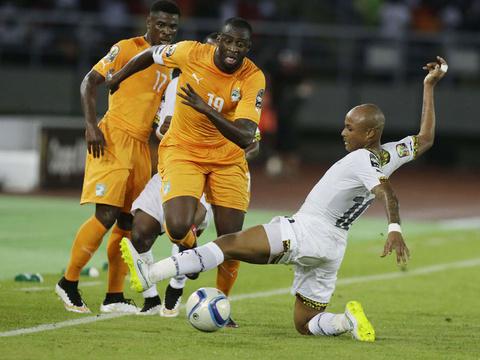 20Minutes's tweet photo. CAN: Après une séance de tirs aux buts légendaire, le gardien de la Côte d’Ivoire offre le… http://t.co/q1nAkXke1e http://t.co/yznybpZIYR