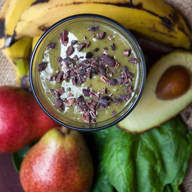 abigailjanegeer's tweet photo. Thick, creamy and oh so chocolatey, this green smoothie recipe is the bomb - http://t.co/5kCQaWUM1E #KindKitchen http://t.co/9G0INnxn8t