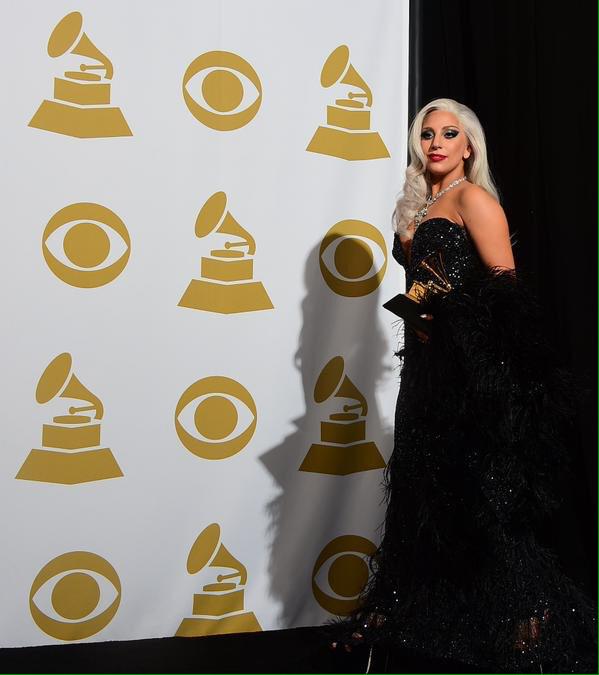 Grammy Awards 2015 [08/02/15] >> 1 premio + actuación - Página 10 B9X01TwCcAAahuW