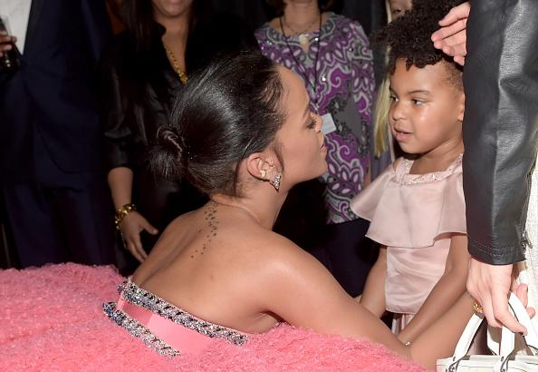 Photo Rihanna and blue Ivy  at the 2015 Grammy Awards