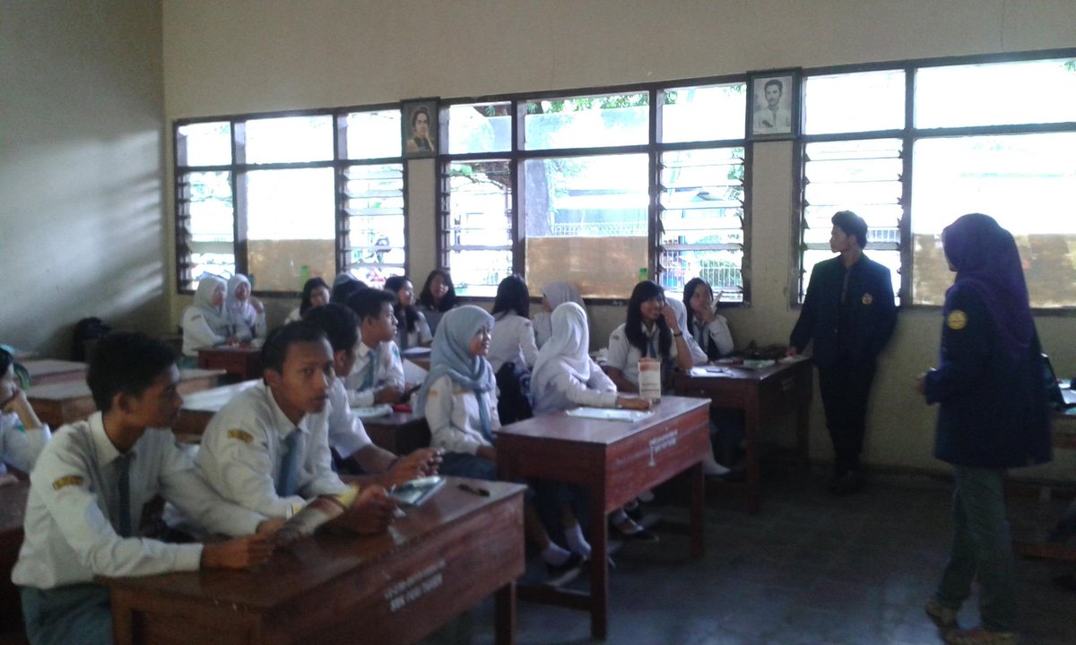 antusias siswa siswi SMK PGRI TUREN <a href="/febunmer/">febunmer♈MALANG</a> <a href="/febunmermalang/">FEB Unmer Malang</a>