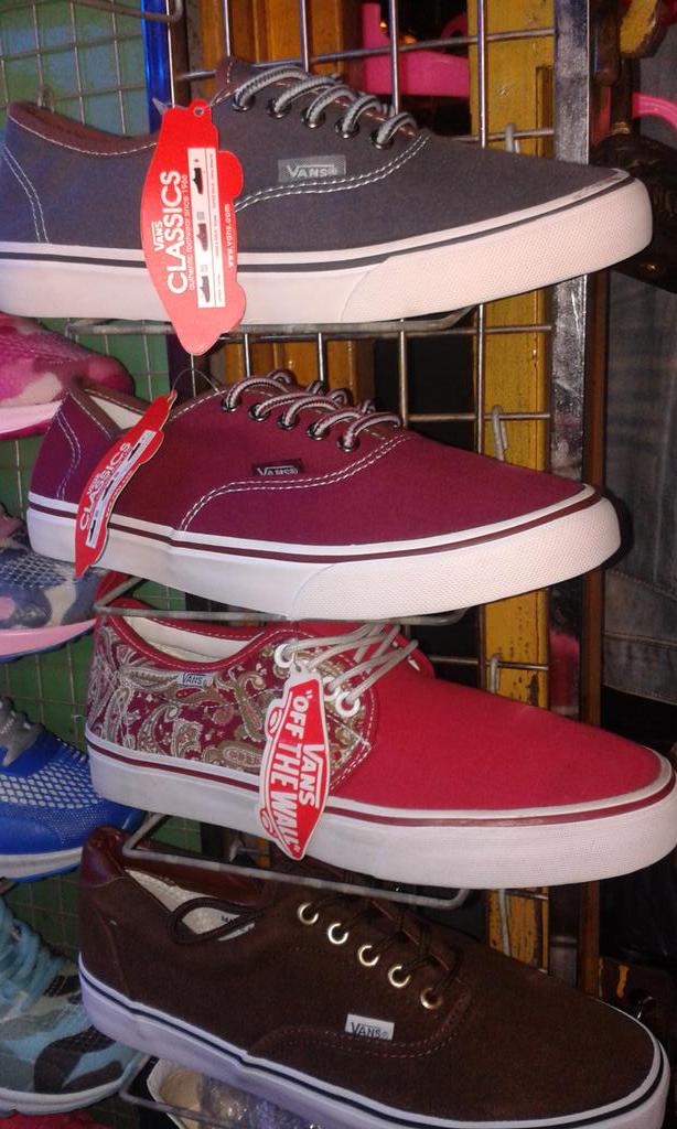 VANS ORI , high quality | only 230ribu | CP: 087871968022/7CA0D3F3 | Bisa juga COD di sekitar pamulang.