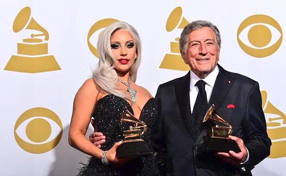 Grammy Awards 2015 [08/02/15] >> 1 premio + actuación - Página 10 B9X4BtRCQAAOOqU