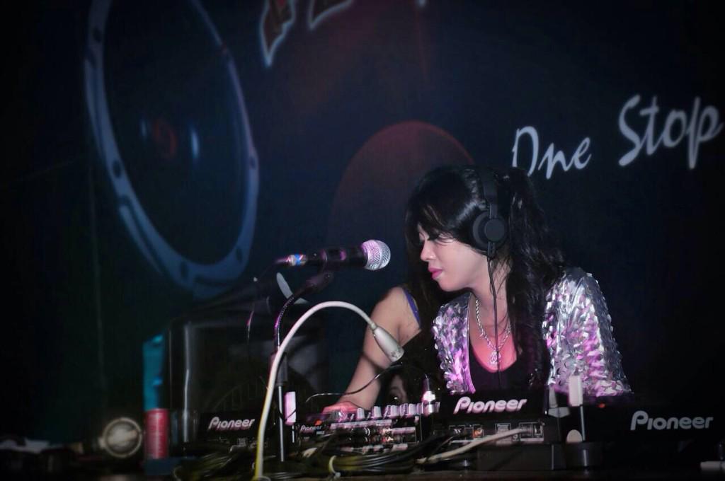 Aza_Zaskya's tweet photo. 7 february 2015 Spin @New B.nice Luxury Club Palembang😎 http://t.co/LPGRZTSwaS