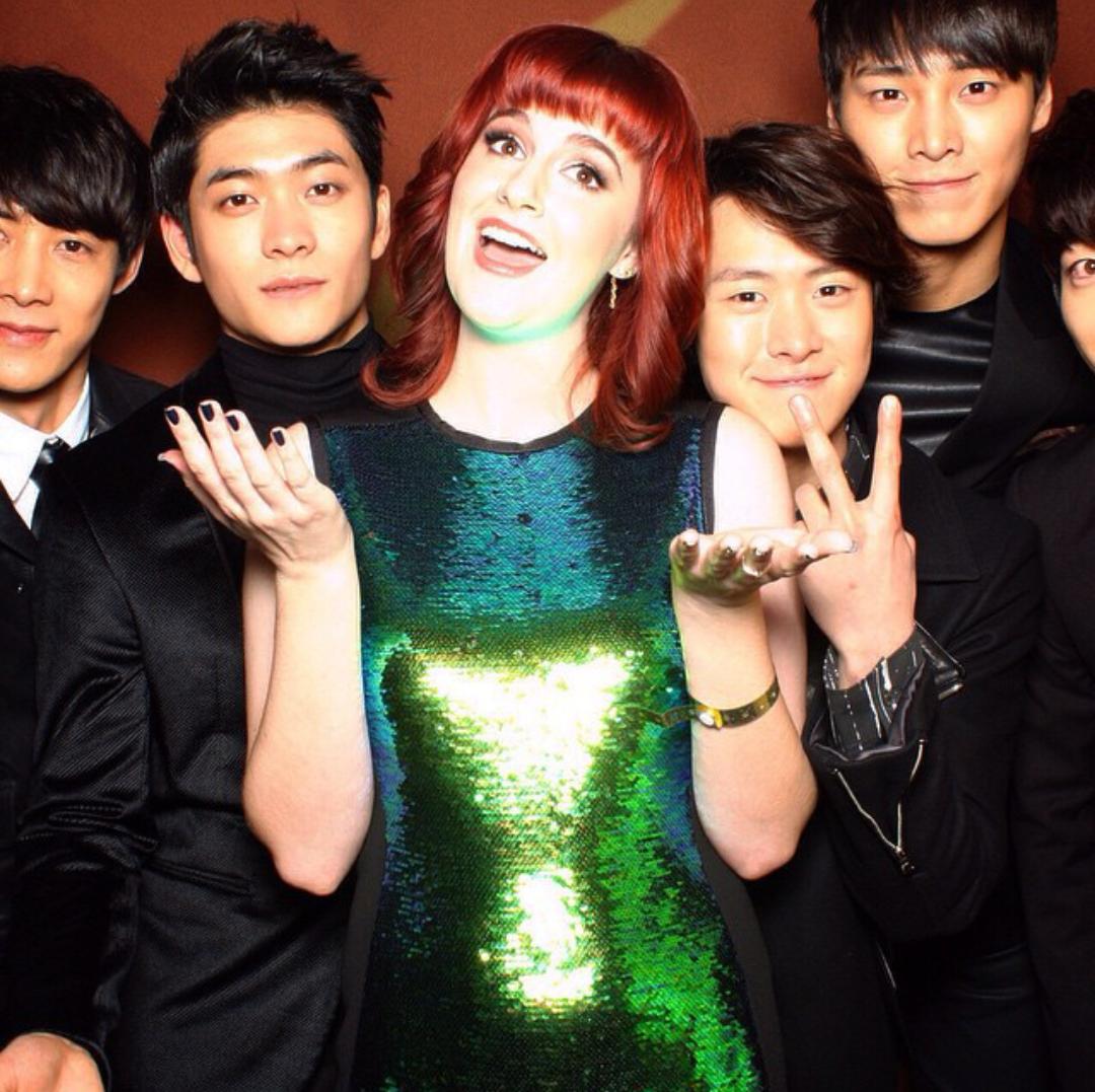 950221TH's tweet photo. 150205 #5urprise take selfie with fans at #DFAToyota (Cr.luckiebreak, jeanlibert, georgiagirl74, 1_jo._.jo_1) 😀😀😀 http://t.co/kPgUTniqpT