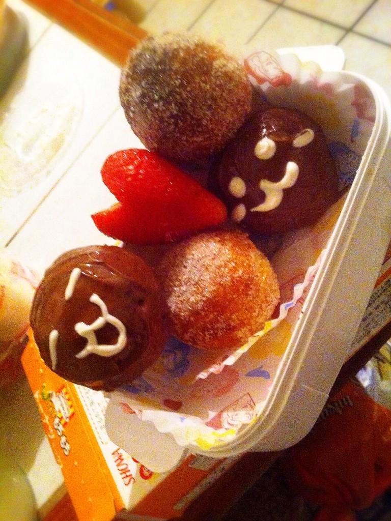meixiaoxing's tweet photo. ｄｏｎｕｔｓ！ http://t.co/A5BOpEnM4H