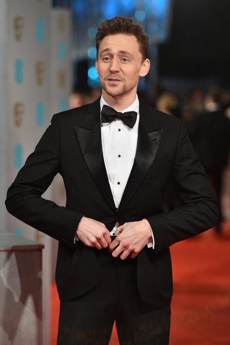 cynderella528's tweet photo. Tom looks so cute.
#NeedsABelt http://t.co/nwQgNsliXm