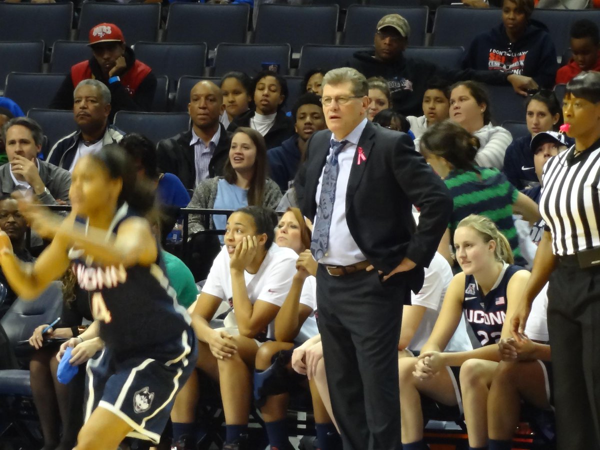 GeorgiaTouliat's tweet image. #2UCONN women B-ball vs Memphis. Final 80-34 Huskies.