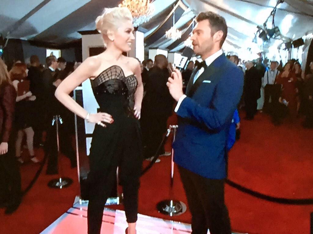 natashankpr's tweet photo. #GwenStefani looks amazing in my favourite colour! #GRAMMYs #Grammys2015 #fashion #NKloves http://t.co/wPAGxSXJRM