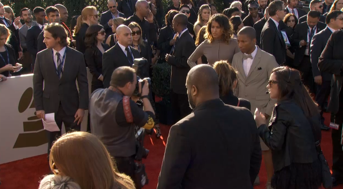 OnSMASH's tweet photo. R.I.P. #PharrellHat G I R L #GRAMMYs http://t.co/USWuZS1ctD