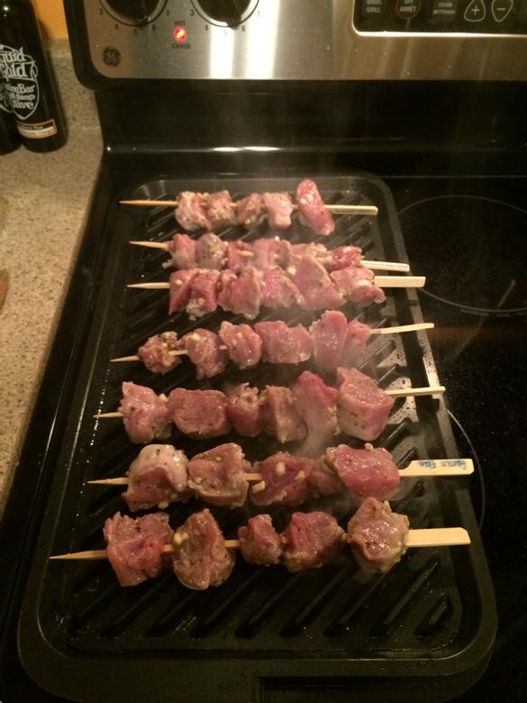 SpudIslandGirl's tweet photo. #peipork @PEI_FA Pork souvlaki on the (indoor) grill! http://t.co/bwVOgrDupD