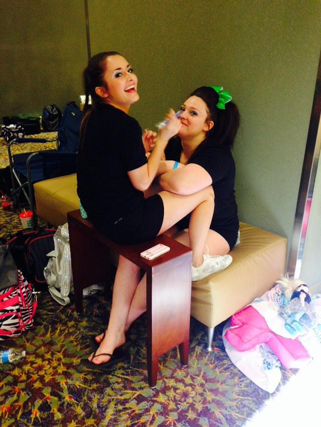 JanelleLindseth's tweet photo. This is what we call "pre-game" #karmagettinready @AnastasiaaMarie @AZFyrestorm #ALOHAPhoenix http://t.co/WJ5kKo9qdg