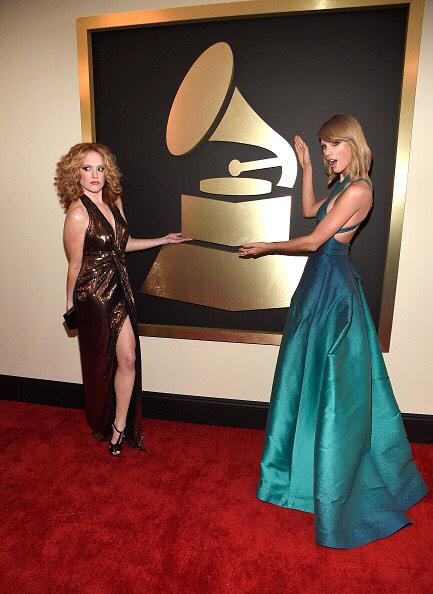 TT4Taylor's tweet photo. #Grammys fun #Tabigail http://t.co/hpjj64GCJh http://t.co/gX3GFSVjjC