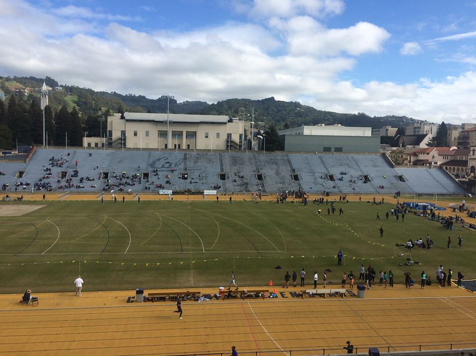 QueyNewton3's tweet photo. Brought some student-athletes to Cal this weekend to see and compete in a beautiful venue.  #studentathlete http://t.co/FCNmo1ibBK