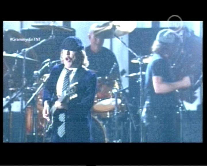 diarioshow's tweet photo. ¡@acdc abre a puro rock la nueva edición de los #GRAMMYs en Los Ángeles! #Grammys2015 @TheGRAMMYs http://t.co/XVbyL7sBFU