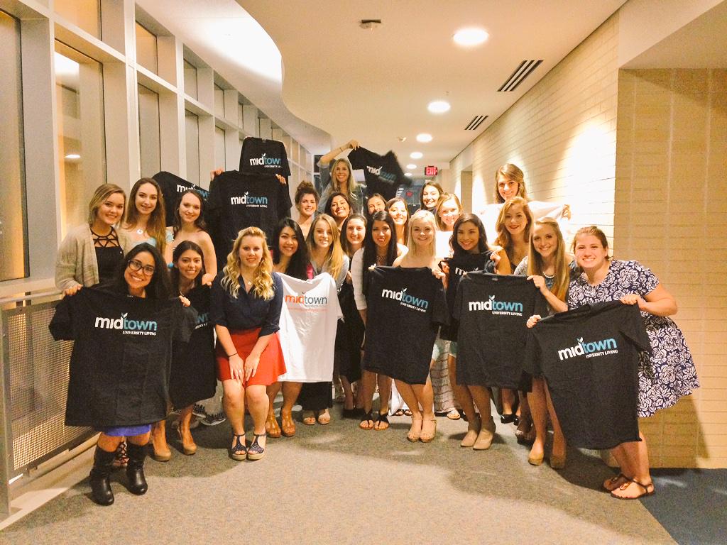 carson_cline's tweet photo. “@MidtownCorpus: Midtown loves @ZTALAmbdaDelta! #ZTA #TAMUCC #MoveToMidtown http://t.co/YWGruUTNS7” @Jameess12