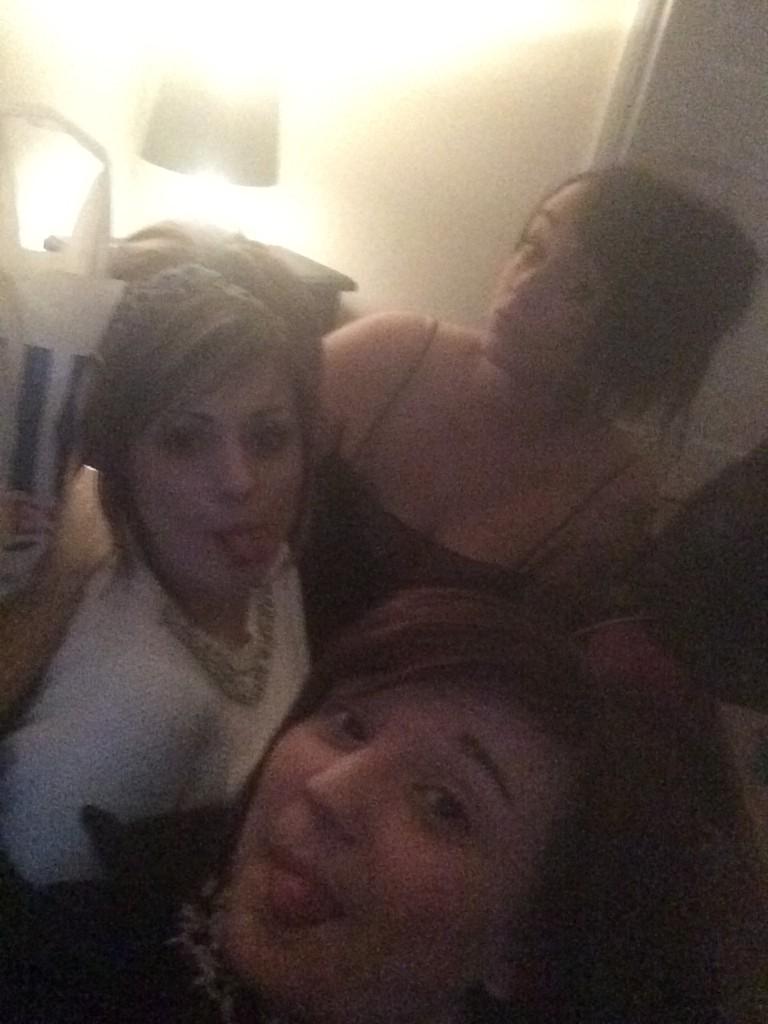 shelliecottrell's tweet image. Friday night antic #Girls Emma&amp;amp;Hannah xx 💞💜