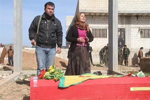 SerdarMahmud's tweet photo. #كوباني_تنتصر 
 تشييع شهداء الابرار في اللقلعة (كوباني) بعدة عودة بعض الاهالي إليها 
#Syria 
#Iraq 
#Iran 
#Turkey http://t.co/HKydmFJKNK