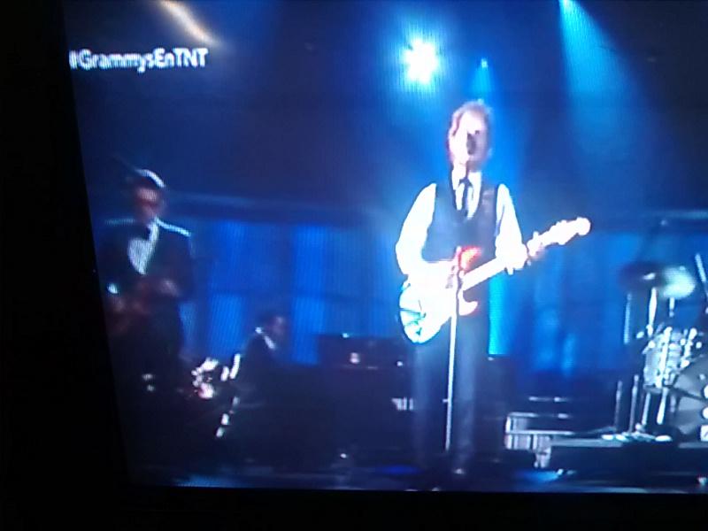 Ed Sheeran y John Mayer en escena #GRAMMYs #DejenALosQueSaben