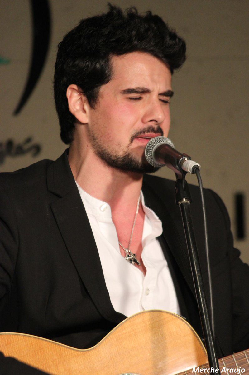 LTMusics's tweet photo. El viernes pasado @RojasOficial_ presentaba su nuevo trabajo #LOSDUEÑOSDELMUNDO en @elcorteingles y allí estuvimos ;) http://t.co/uEFJ3weR1H