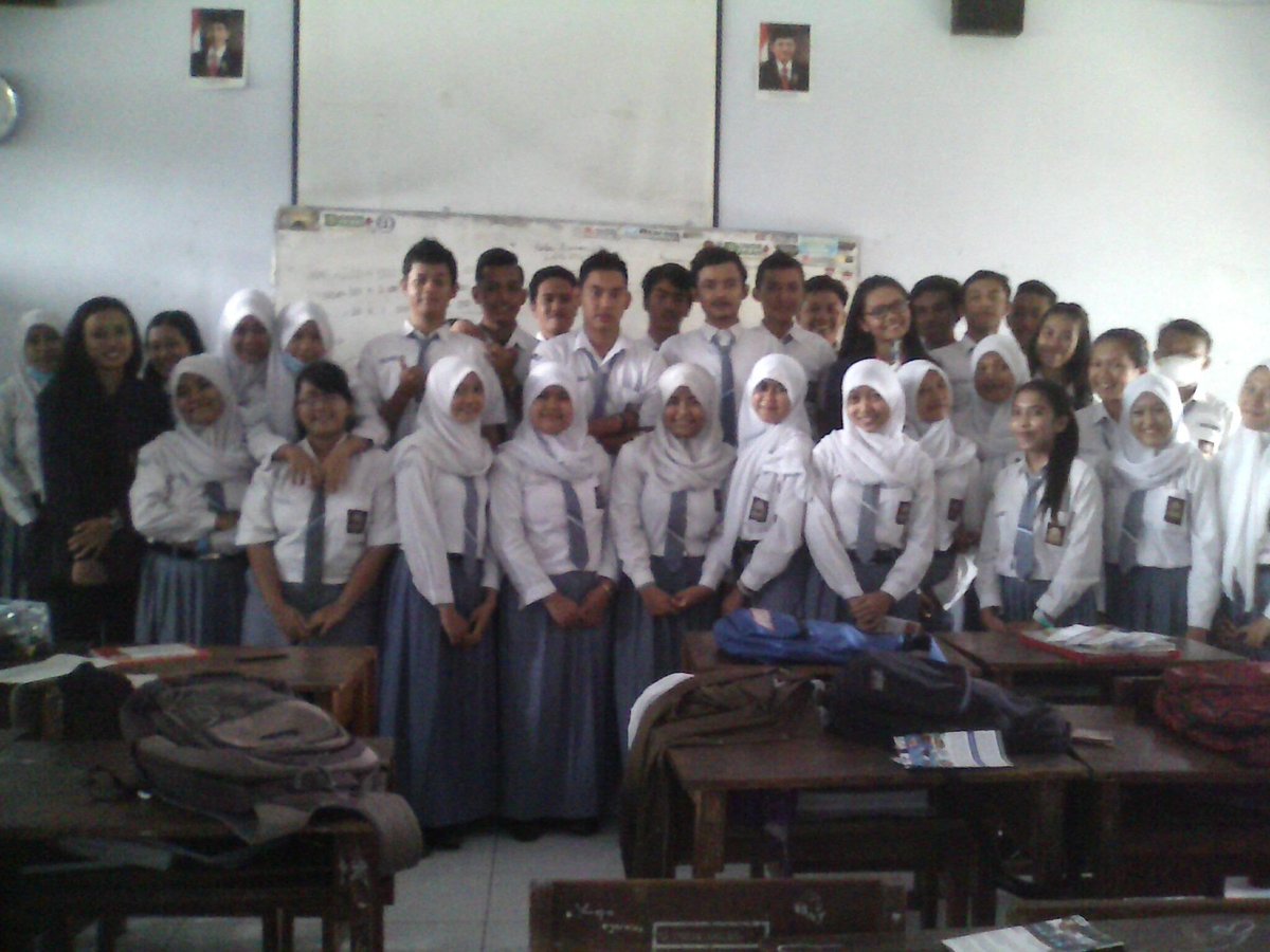 seusai mendapatkan informasi tentang <a href="/febunmer/">febunmer♈MALANG</a> <a href="/febunmermalang/">FEB Unmer Malang</a> siswa siswi SMA N 01 Sumberpucung foto bersama..