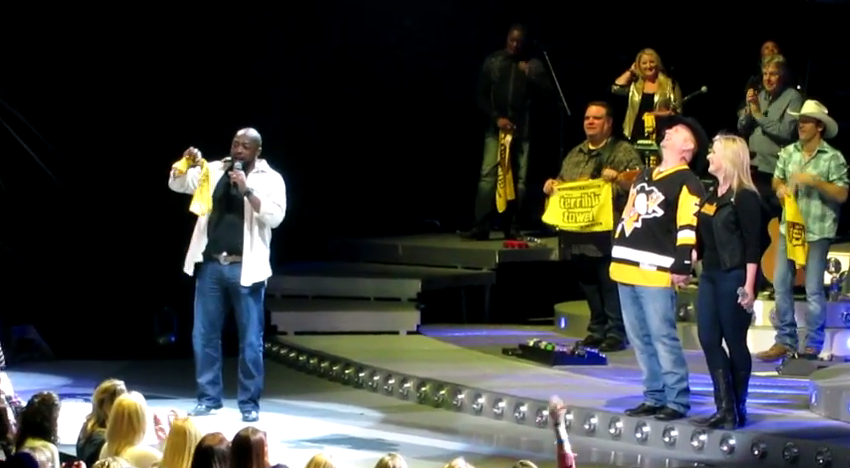   Mike Tomlin serenaded Garth Brooks for his birthday! THE MIKE T 