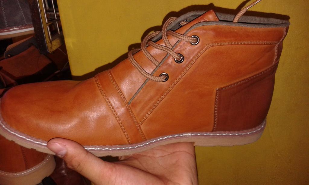Medley shoes | bahan kulit | casual only 280 ribu ! | CP: 087871968022/7CA0D3F3 | Bisa juga COD di sekitar pamulang.