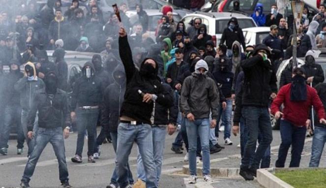 футбольные хулиганы спартака. футбольные беспорядки. дэнни дайер фабрика футбола. футбольные хулиганы субкультура околофутбола. околофутбола фанаты хулиганы.