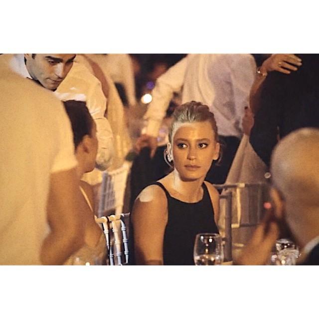 EleTomlinsonS's tweet photo. Niye ben o foto cok seviyorum?
-Bilmem ✌ ✌
#queen #happy #love #wedding #london #istanbul #black #white #star ♛★ http://t.co/c8Tx6Sv4jZ