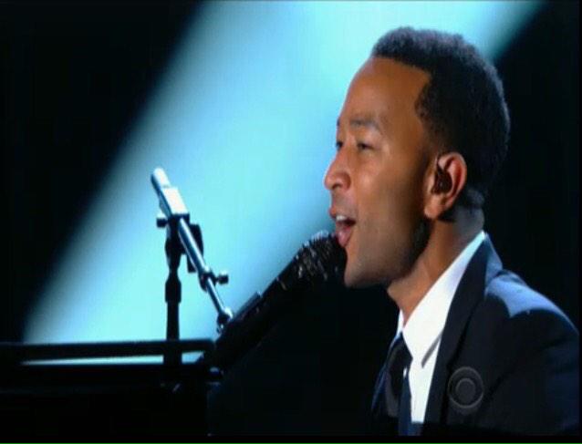 realredmag's tweet photo. "One day, when the glory comes it will be ours" gran final de una gran noche #GRAMMMYs #REDcovers http://t.co/h1fA5TCWa7