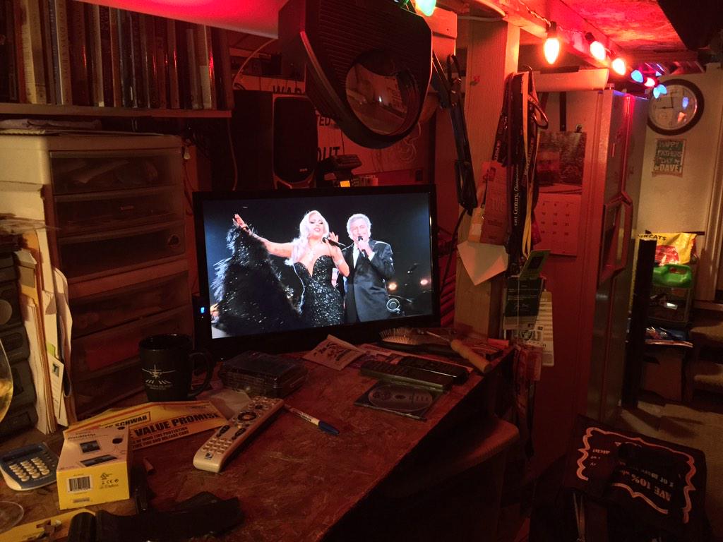 DavRamos's tweet photo. #Grammys2015  .at my garage http://t.co/b77LeJdbFs