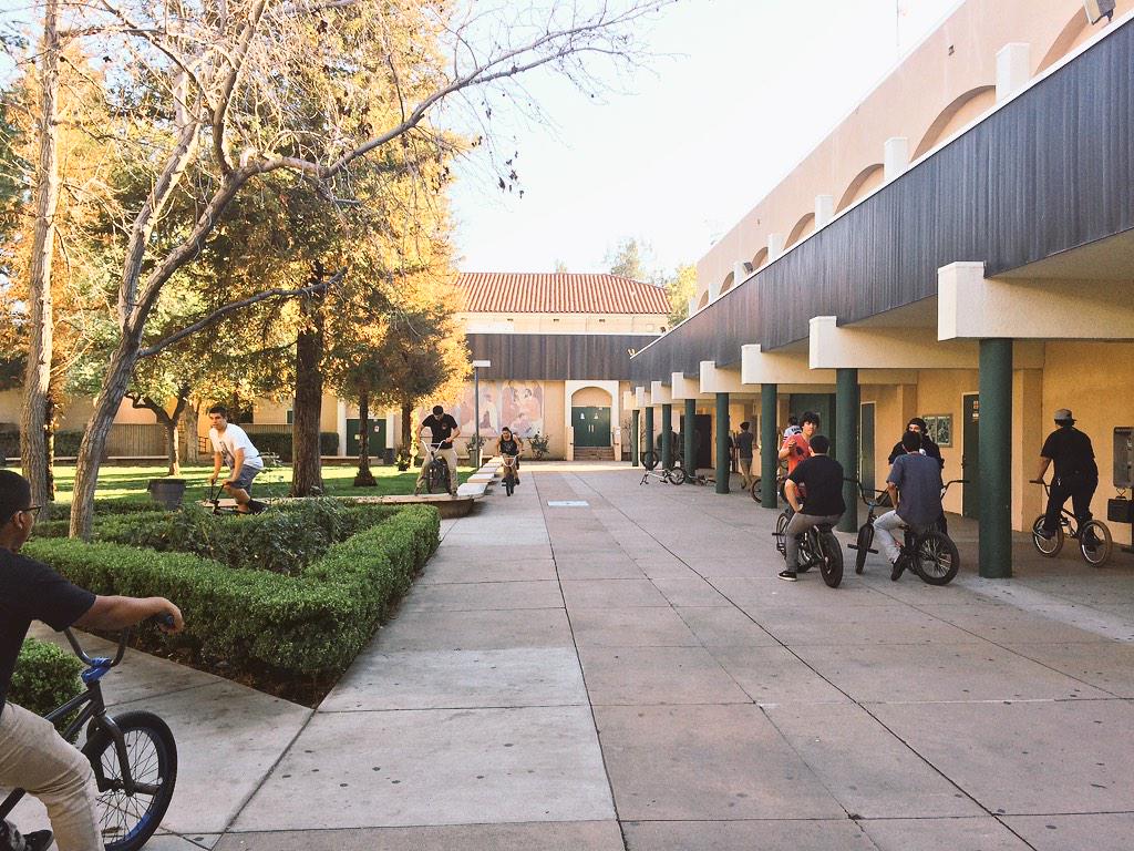 aangelsc's tweet photo. took over canoga park high💯
#deviantcrew http://t.co/qz9ompX8R1