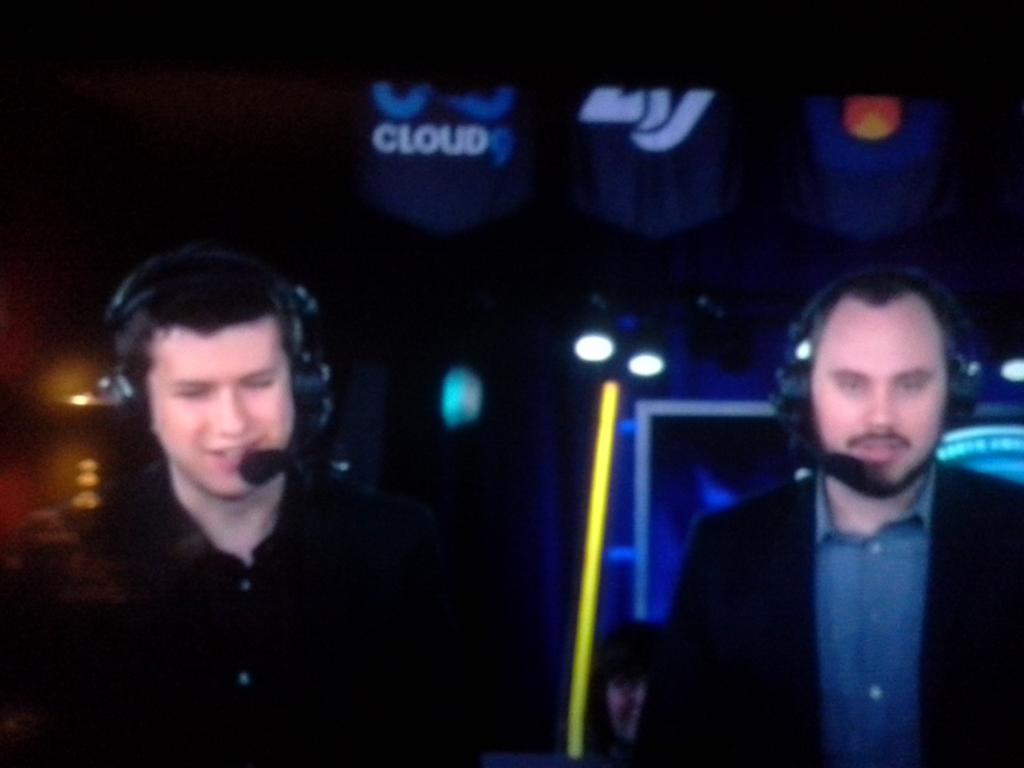 Flying poro makes an impression between @RiotPhreak and @RiotJatt during talkies. See me?? #lcs