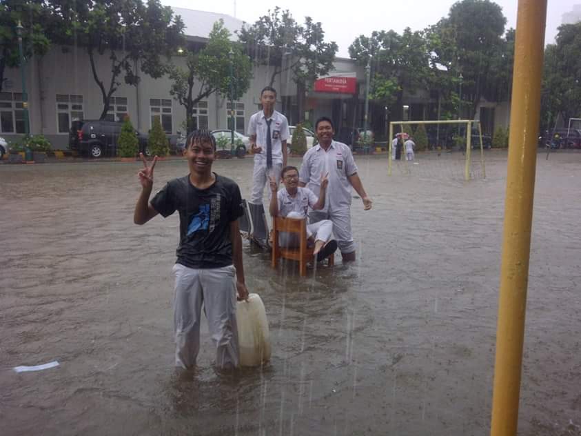 Boedoeters's tweet photo. #BoedoetBanjir http://t.co/faqcL173n3
