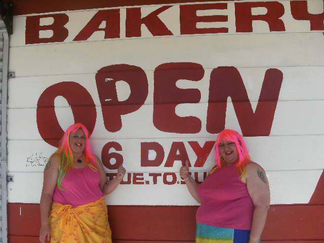 Blackdarcie98's tweet photo. The #Porirua50 Unties doing it their 60s way! Don't you think they rock it well! http://t.co/WtR5HkFmZE