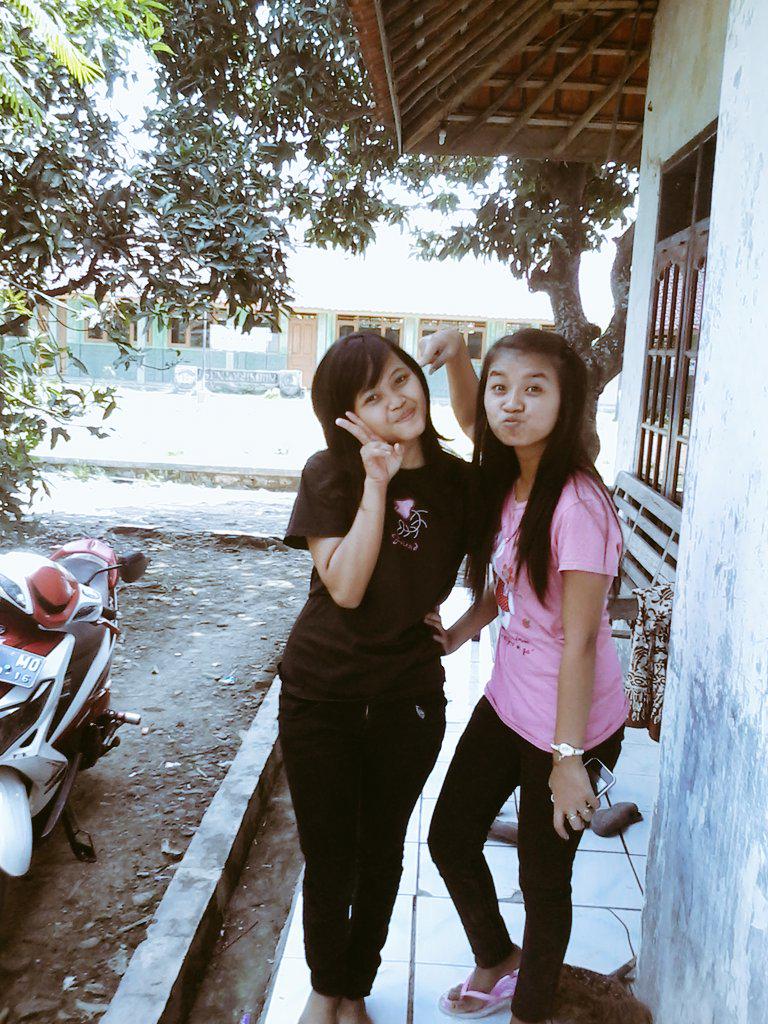 DheLaela tweet media