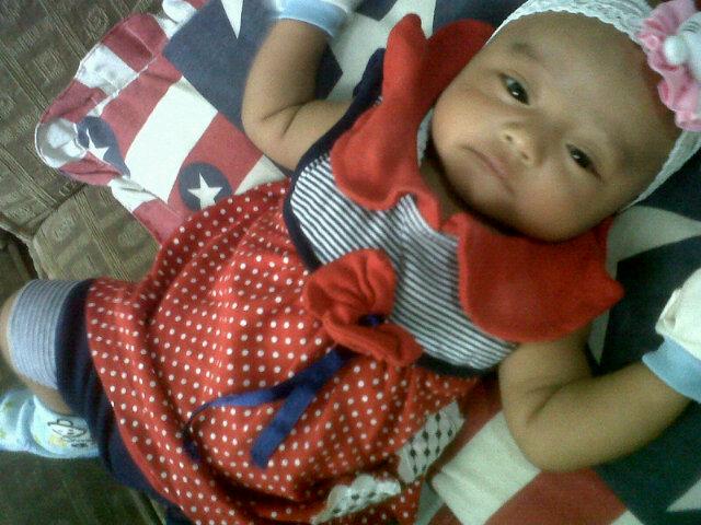 RenyRukmana's tweet photo. Perdana ninggalin sweetyQ,,yg pnter ya nak gk blh rewel di tinggal mama krja http://t.co/iJNY5C63ry