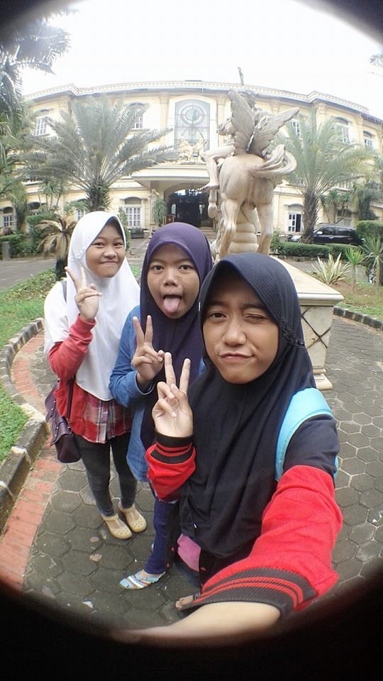 Syifautami11's tweet photo. di lokasi syuting #Alfa tapi sayang @ColeGribble_FC nya belum datang:( http://t.co/Vz6mJB9oeL