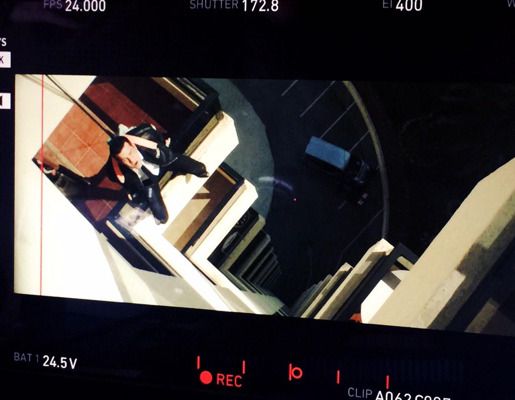 enriquelavigne's tweet photo. Mario Casas acaba de hacer lo que nunca había visto hacer desde Belmondo...tirarse desde un balcón a otro Olé Toro ! http://t.co/V32HyKu8kX