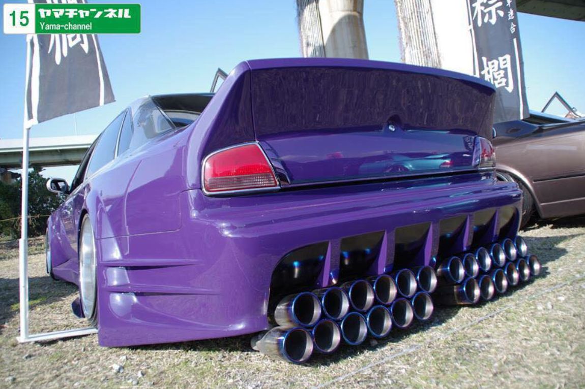 Kurumania 車好き応援情報発信 A Twitter みんなで魔改造車両の画像を晒そう チタンサイレンサー24本出しの迫力maxの プレジデント Http T Co N2xyjsm4ym
