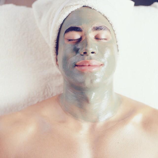 BMCformen's tweet image. Our amazing mineral mud mask will leave your skin feeling firm after just one application! #mens #unclog #man