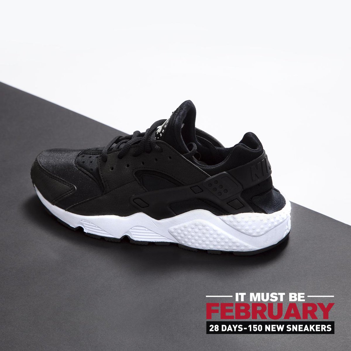 black huarache shoes foot locker