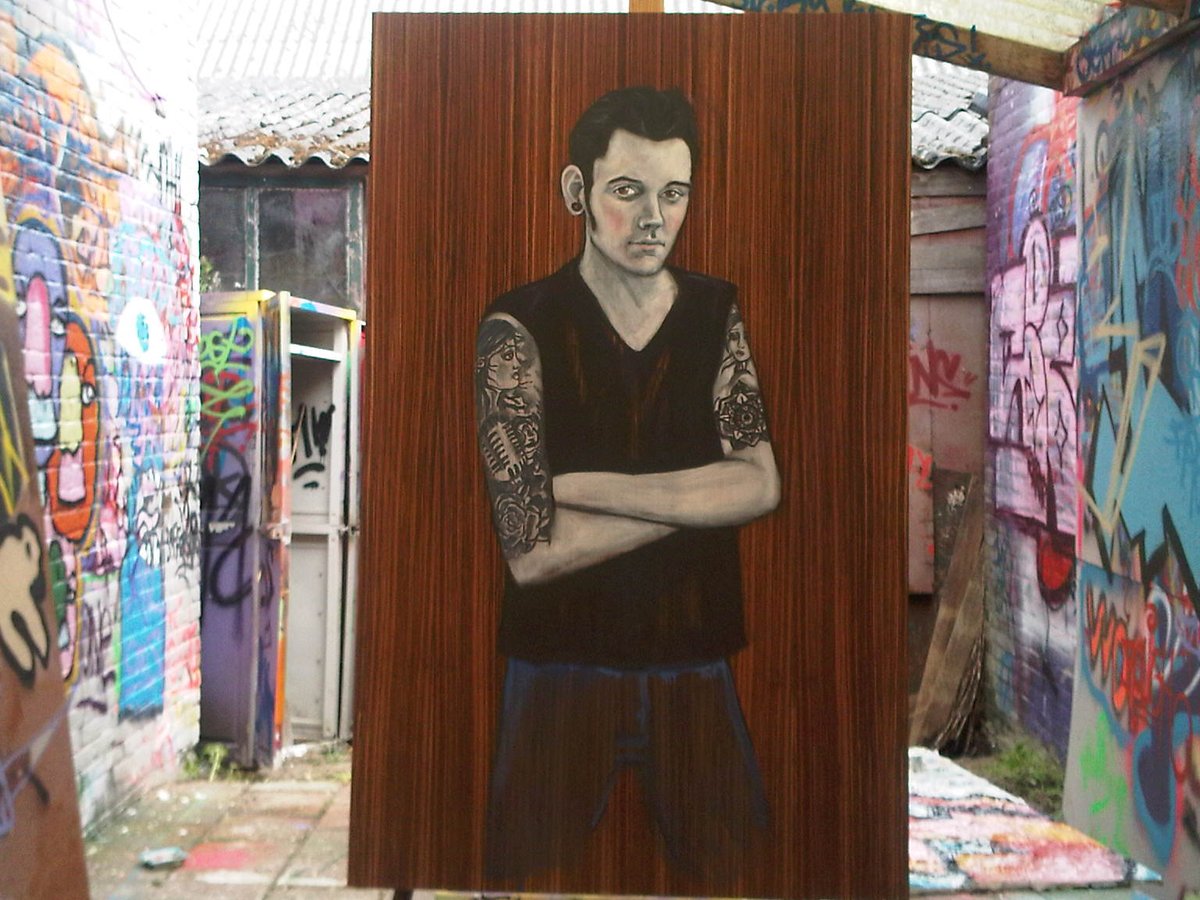 Eindig ik met het portret van Enrico (Ekio) @Ekio_Yesper mijn lieve ex-stagiair tevens mattie. Olieverf op zebrano